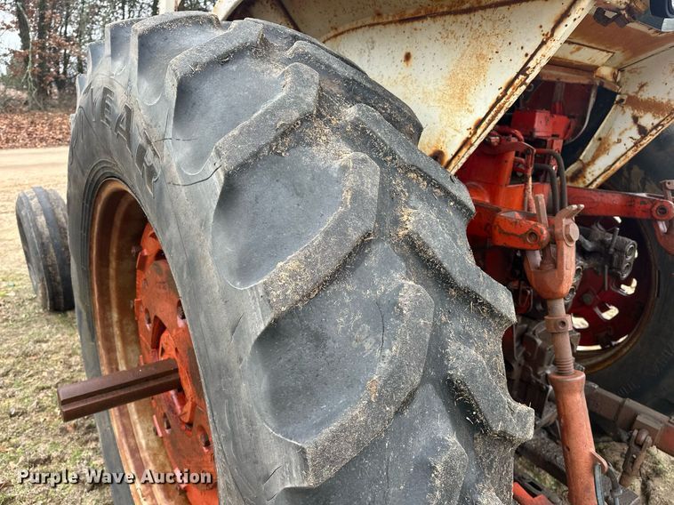 image for item ER4951 1973 International Harvester 1066 tractor