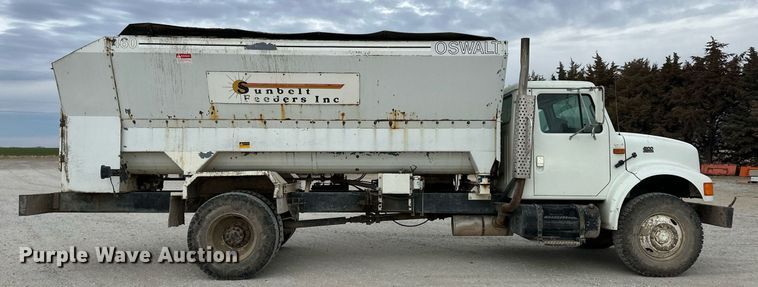 image for item ER8568 1996 International 4900 feed mixer truck