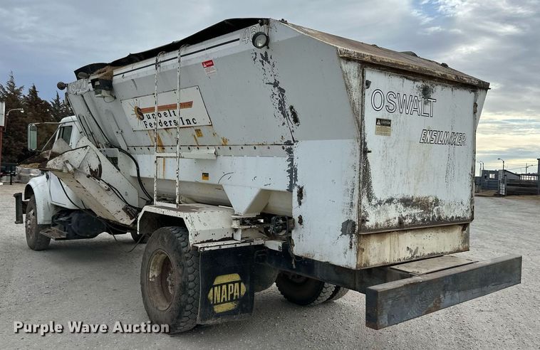 image for item ER8568 1996 International 4900 feed mixer truck