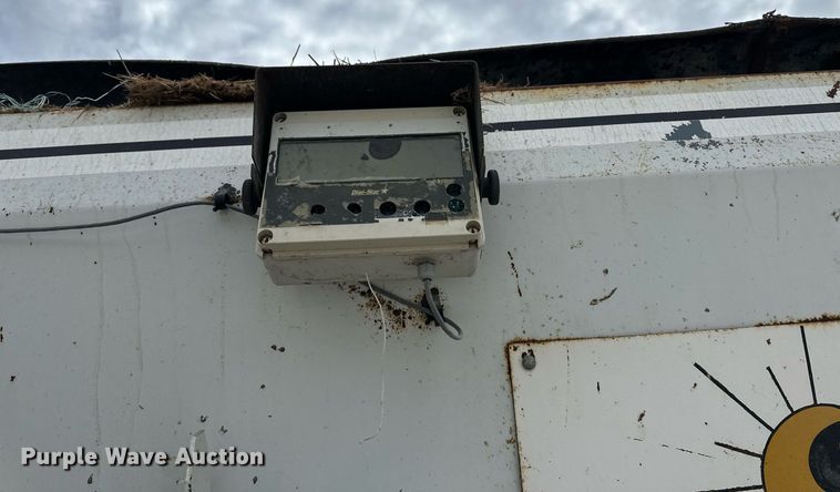 image for item ER8568 1996 International 4900 feed mixer truck