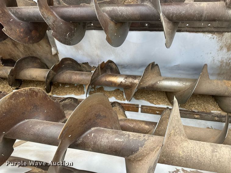 image for item ER8568 1996 International 4900 feed mixer truck