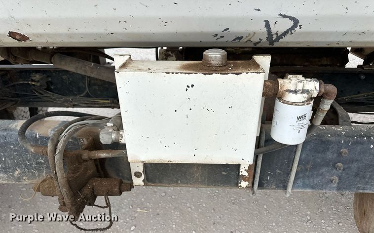 image for item ER8568 1996 International 4900 feed mixer truck