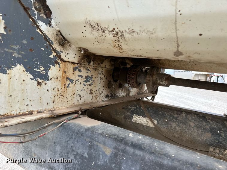 image for item ER8568 1996 International 4900 feed mixer truck