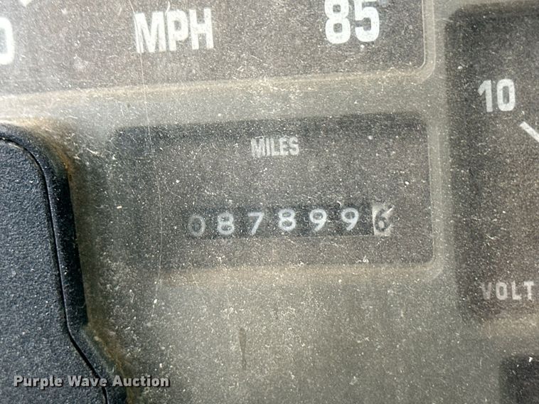 image for item ER8568 1996 International 4900 feed mixer truck