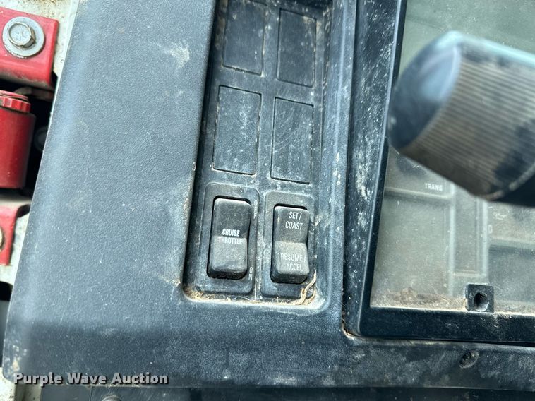 image for item ER8568 1996 International 4900 feed mixer truck