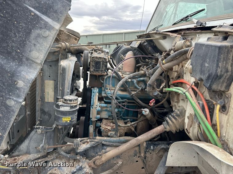 image for item ER8568 1996 International 4900 feed mixer truck