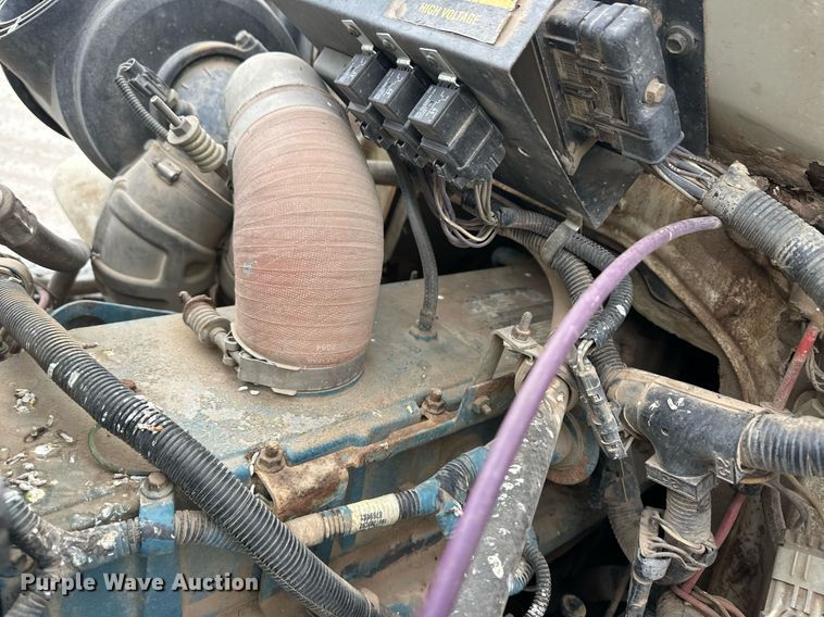 image for item ER8568 1996 International 4900 feed mixer truck