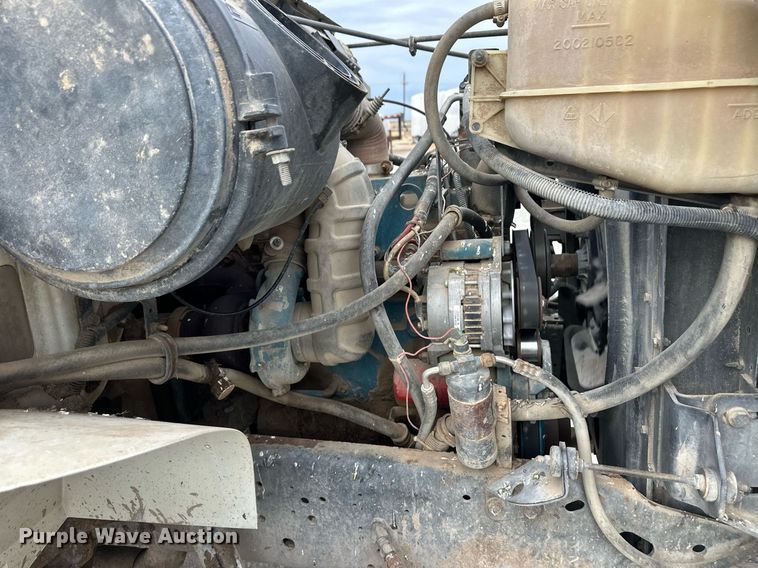 image for item ER8568 1996 International 4900 feed mixer truck