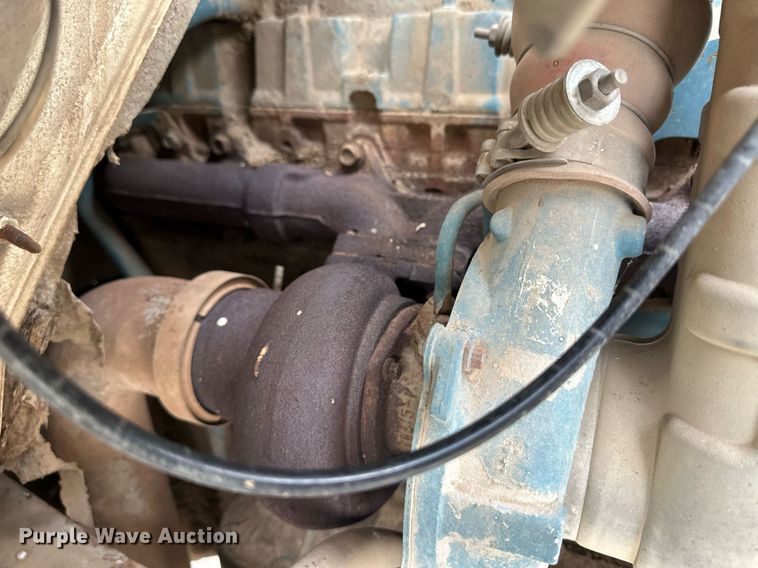 image for item ER8568 1996 International 4900 feed mixer truck