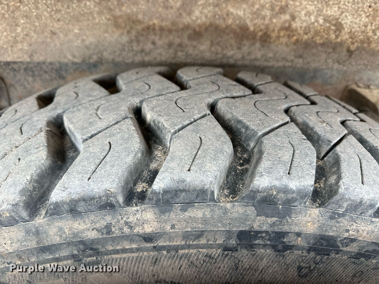 image for item ER8568 1996 International 4900 feed mixer truck