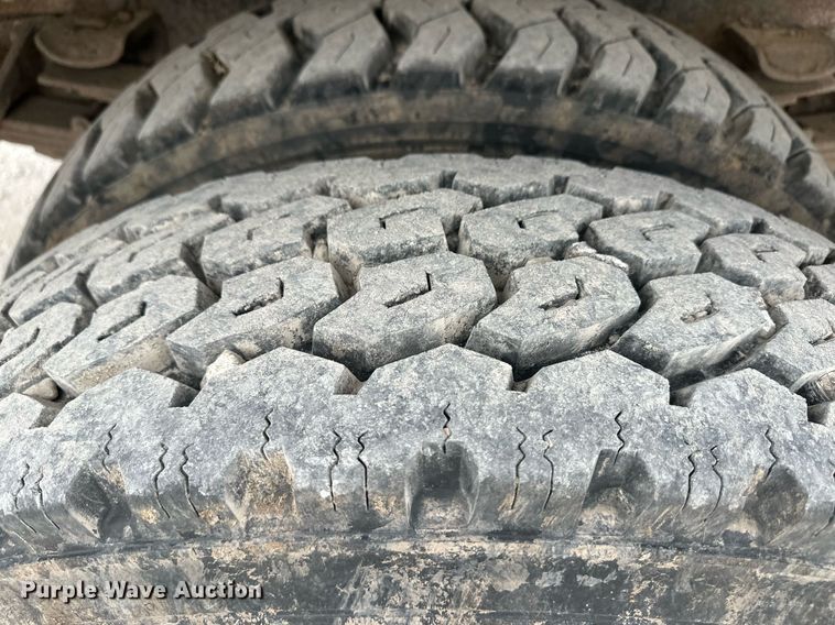 image for item ER8568 1996 International 4900 feed mixer truck