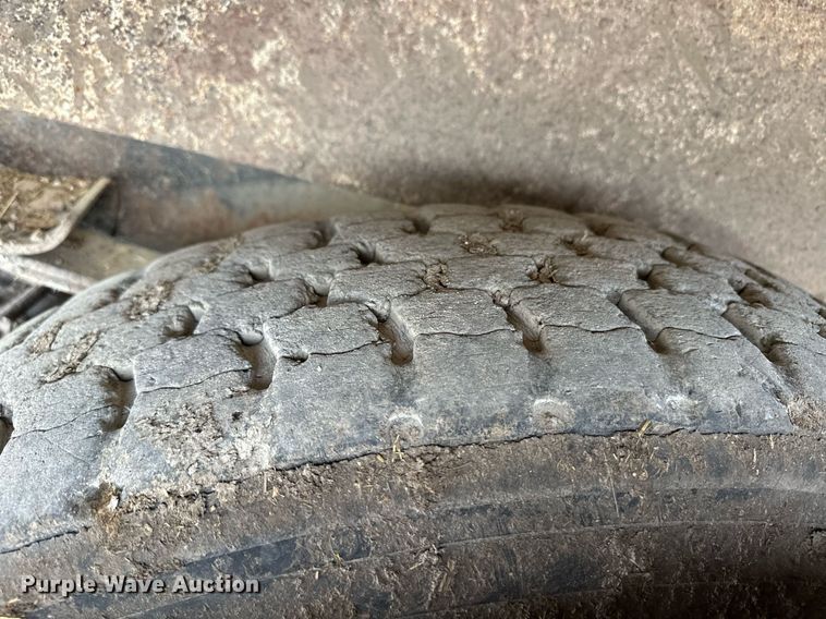 image for item ER8568 1996 International 4900 feed mixer truck