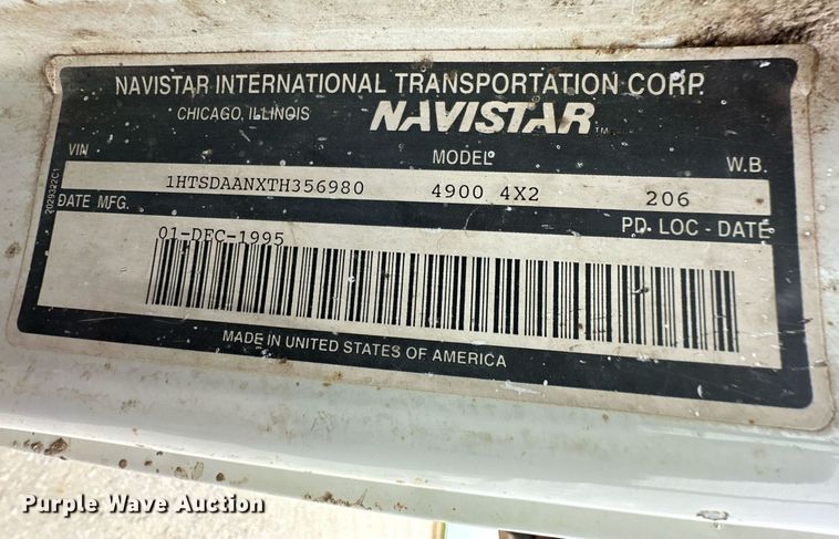 image for item ER8568 1996 International 4900 feed mixer truck