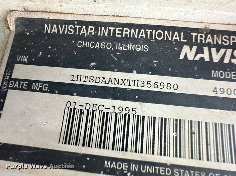 image for item ER8568 1996 International 4900 feed mixer truck