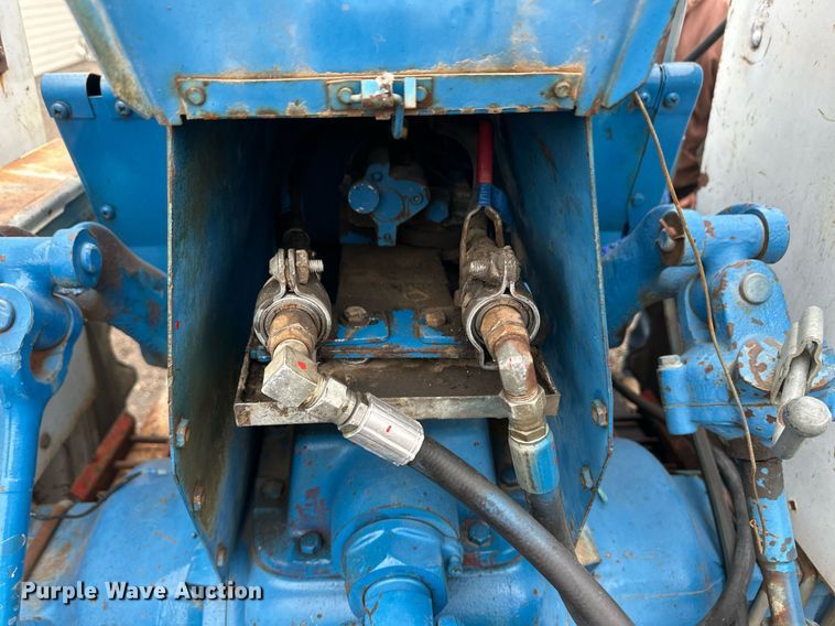 image for item ER8707 1968 Ford 5000 tractor