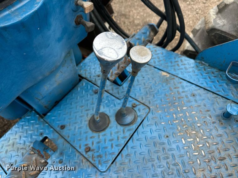 image for item ER8707 1968 Ford 5000 tractor