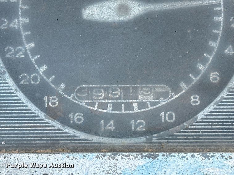 image for item ER8707 1968 Ford 5000 tractor