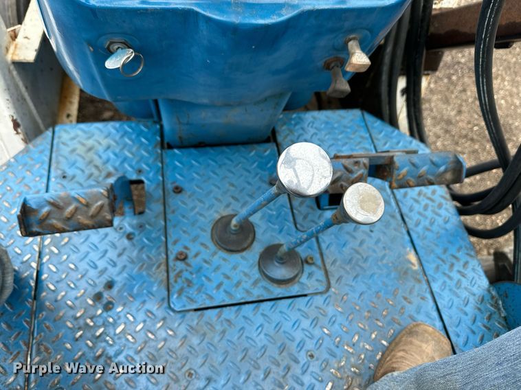 image for item ER8707 1968 Ford 5000 tractor