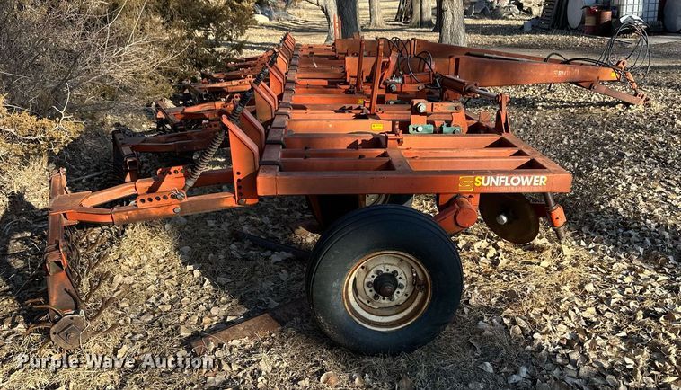 image for item ER8710 Sunflower 3671 sweep plow