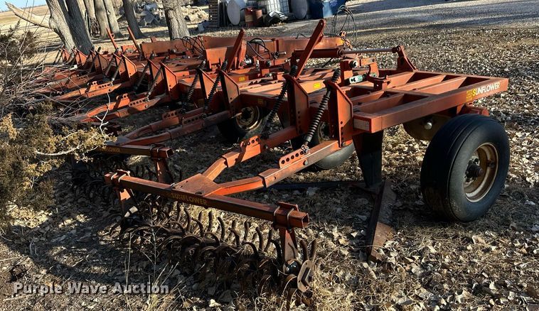 image for item ER8710 Sunflower 3671 sweep plow