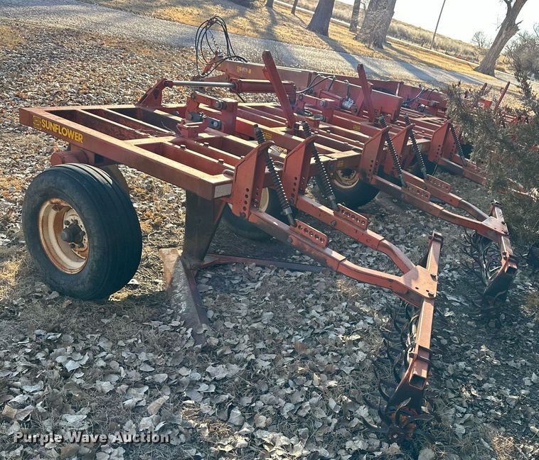 image for item ER8710 Sunflower 3671 sweep plow