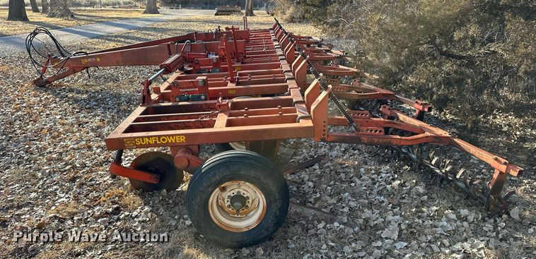 image for item ER8710 Sunflower 3671 sweep plow