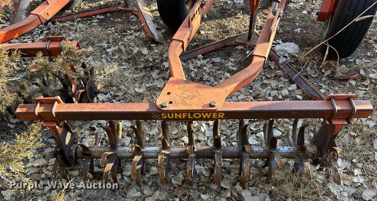 image for item ER8710 Sunflower 3671 sweep plow