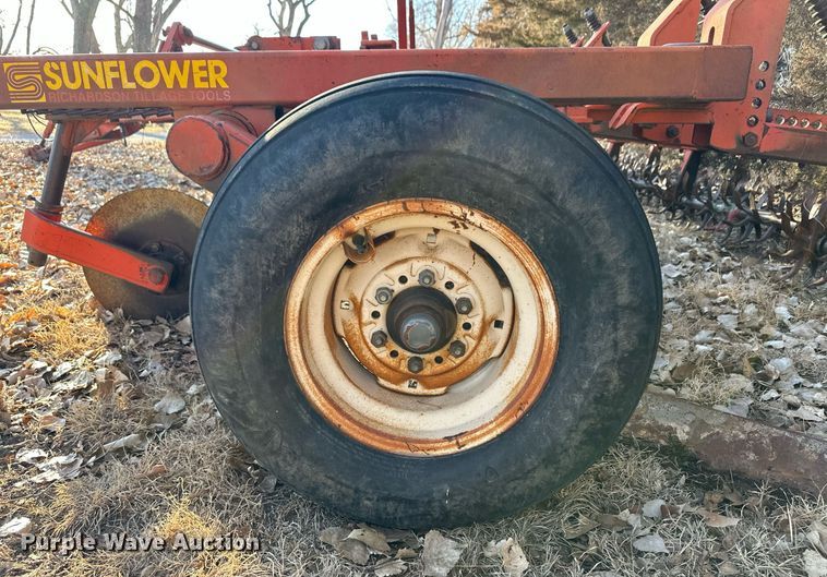 image for item ER8710 Sunflower 3671 sweep plow