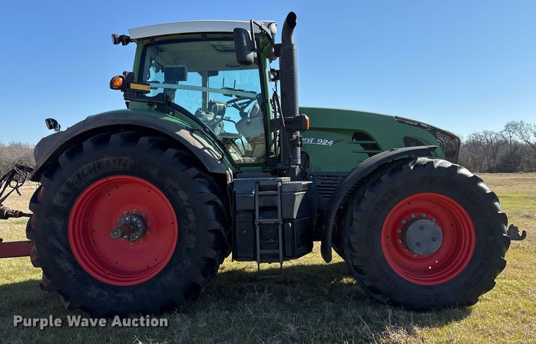 image for item EY9881 2007 Fendt 924 Vario MFWD tractor