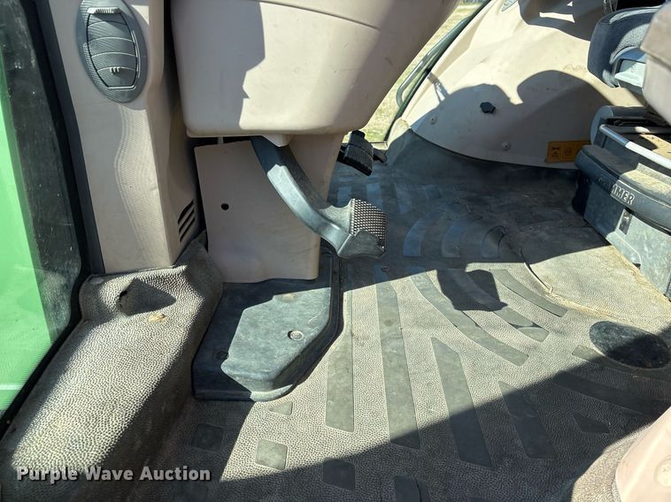 image for item EY9881 2007 Fendt 924 Vario MFWD tractor