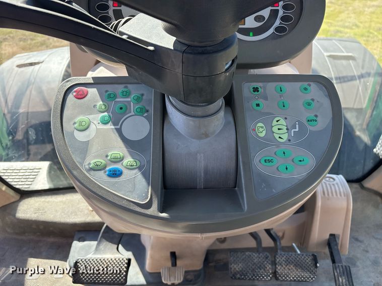 image for item EY9881 2007 Fendt 924 Vario MFWD tractor