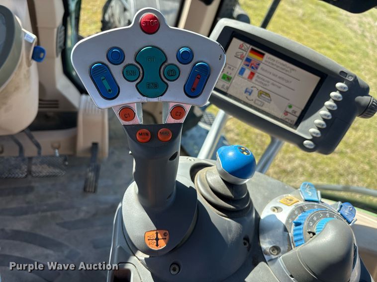 image for item EY9881 2007 Fendt 924 Vario MFWD tractor