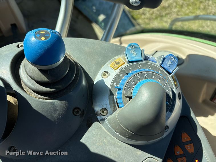 image for item EY9881 2007 Fendt 924 Vario MFWD tractor