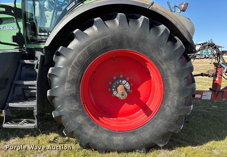 image for item EY9881 2007 Fendt 924 Vario MFWD tractor