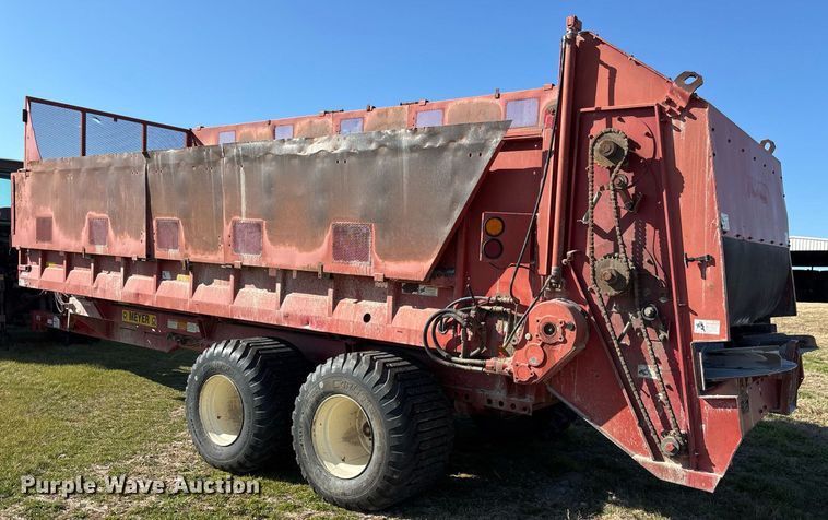 image for item EY9882 Meyer 9524 manure spreader