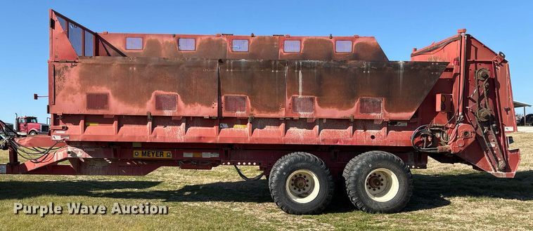image for item EY9882 Meyer 9524 manure spreader