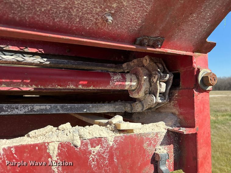 image for item EY9882 Meyer 9524 manure spreader