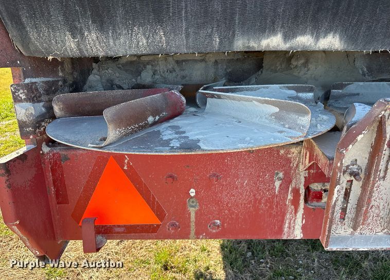 image for item EY9882 Meyer 9524 manure spreader