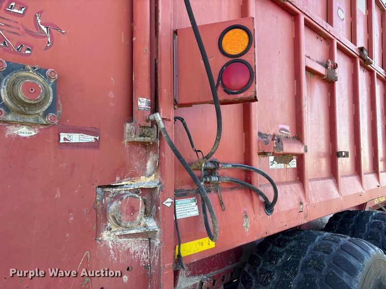 image for item EY9882 Meyer 9524 manure spreader