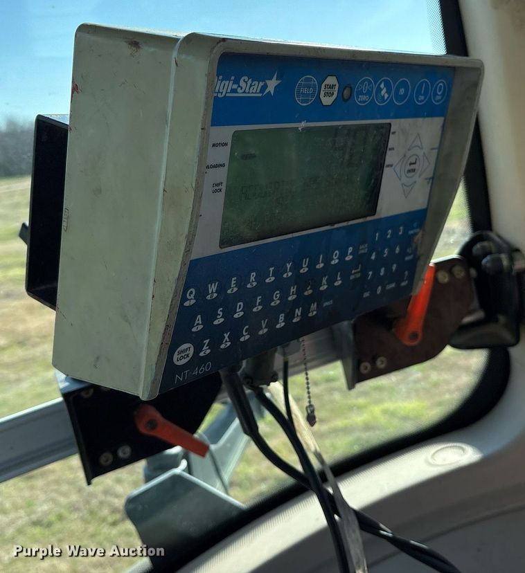 image for item EY9882 Meyer 9524 manure spreader