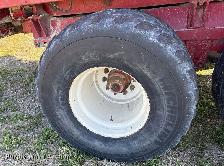 image for item EY9882 Meyer 9524 manure spreader