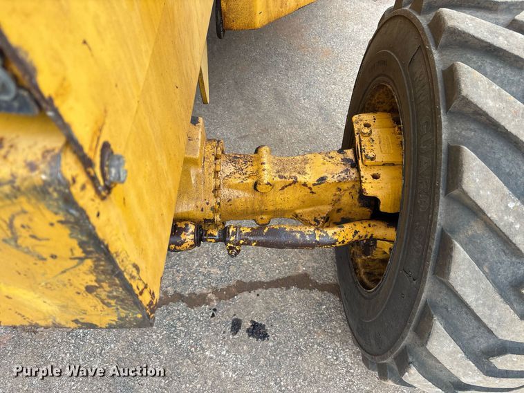 image for item EY9892 John Deere 210LE landscape tractor