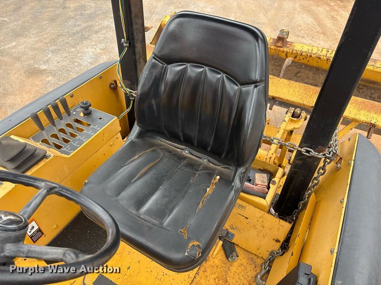 image for item EY9892 John Deere 210LE landscape tractor