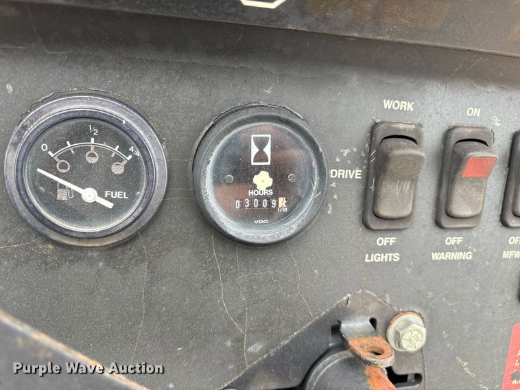 image for item EY9892 John Deere 210LE landscape tractor