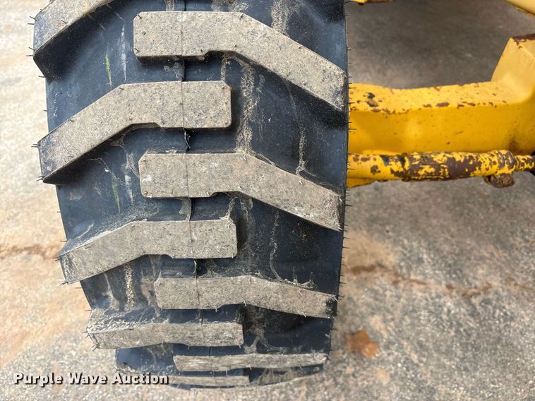 image for item EY9892 John Deere 210LE landscape tractor