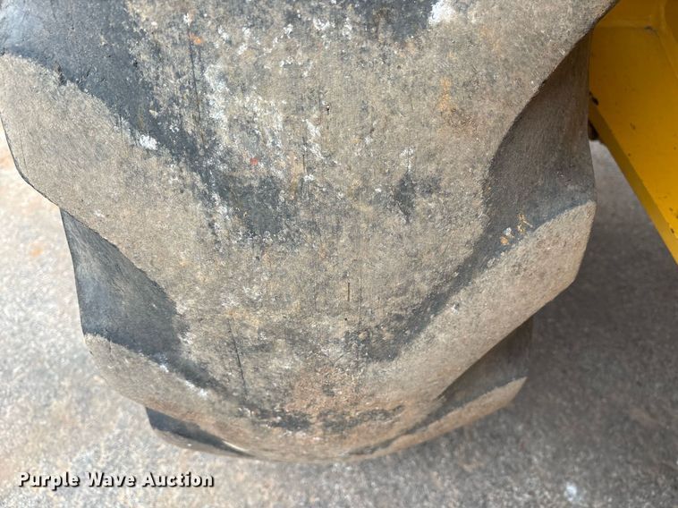 image for item EY9892 John Deere 210LE landscape tractor