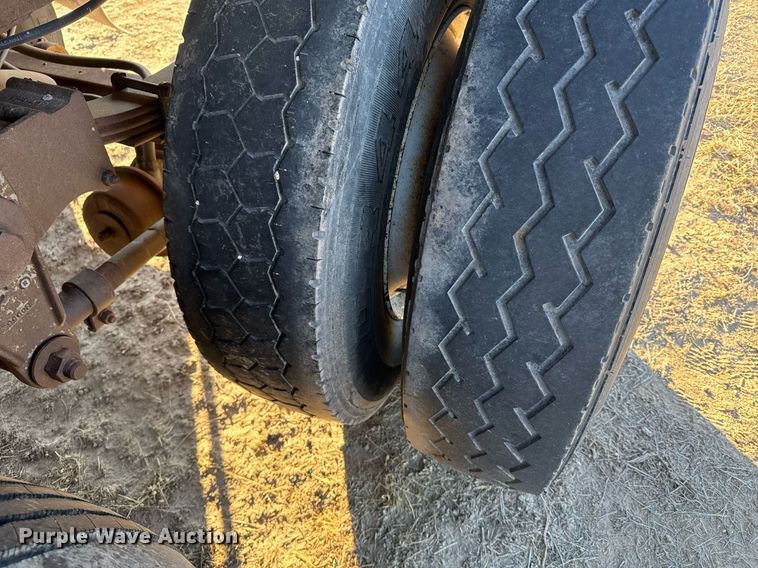 image for item NN9512 Flatbed trailer