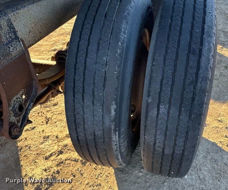 image for item NN9512 Flatbed trailer