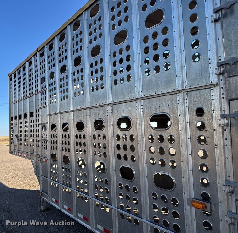 image for item NN9542 2017 Merritt livestock trailer