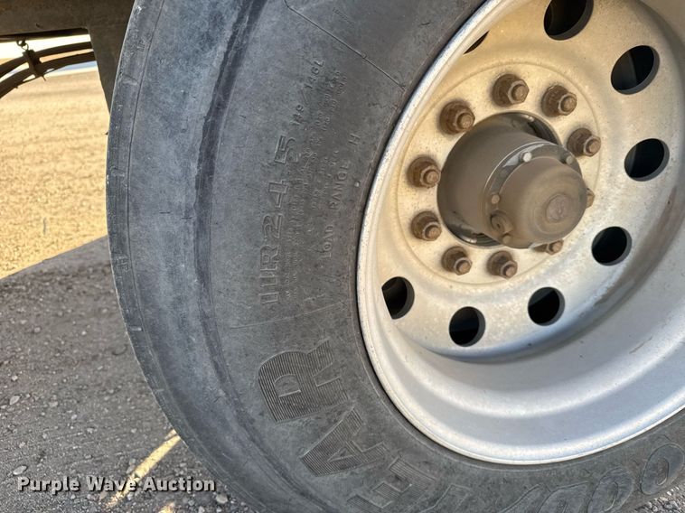 image for item NN9542 2017 Merritt livestock trailer